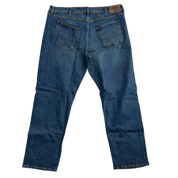 NEW Wrangler Men's Size 42x32 Relaxed Fit Jeans Dark Blue Denim i659 - Picture 3 of 8